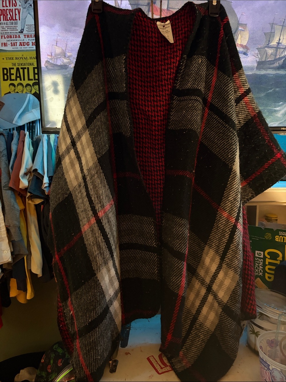 Woolrich Black, Gray & Red Plaid Open-Front Cape